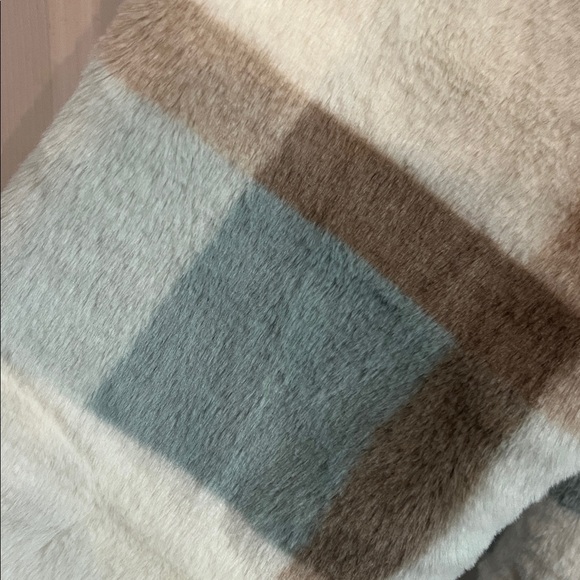 NoraCora On The Search Plaid Faux Fur Jacket Size M - Picture 7 of 11